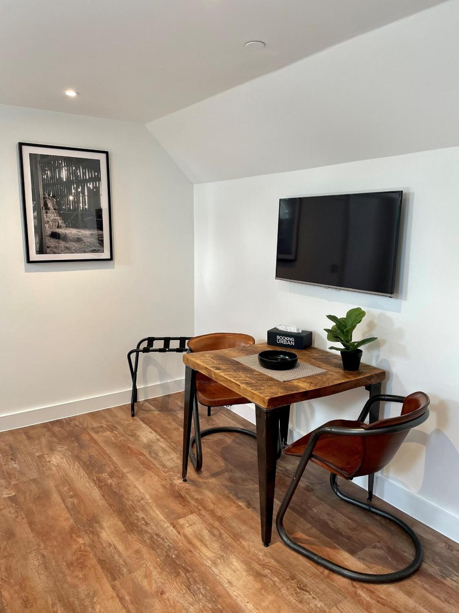 Urban At Stisted Apartment *